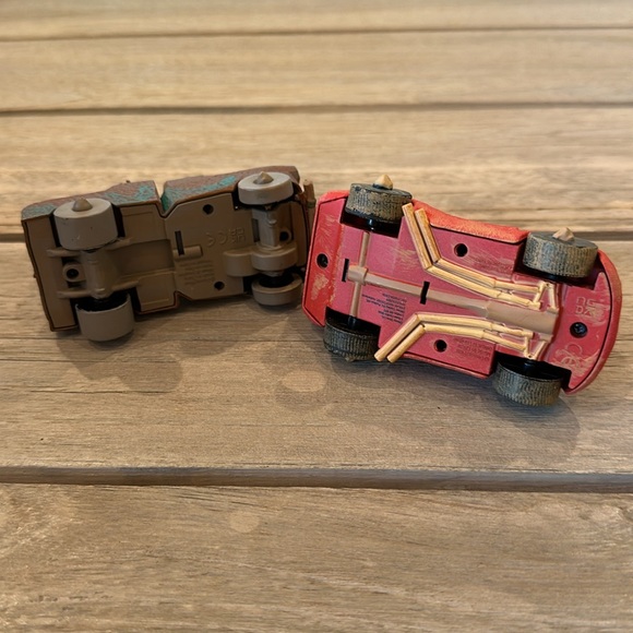 LARGE Disney Cave Lightning McQueen and Mater Die Cast Set – Cars on The Road - Picture 6 of 7